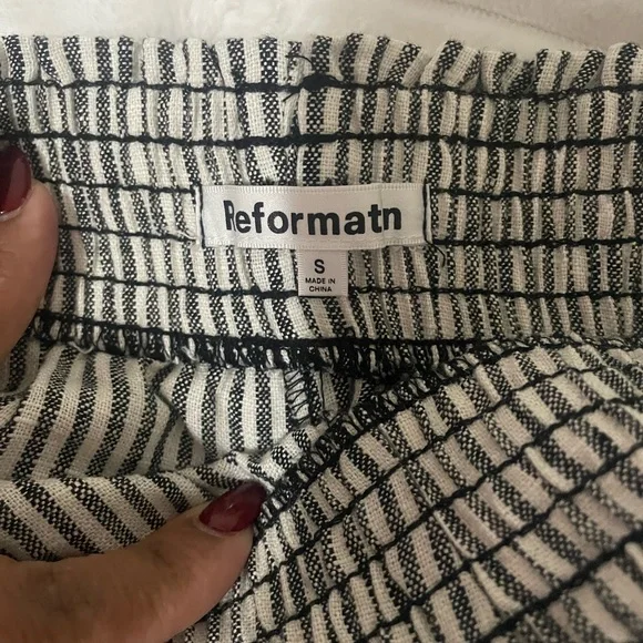 Reformation Light Gray & White Striped High Waist Women’s Shorts - Picture 6 of 13